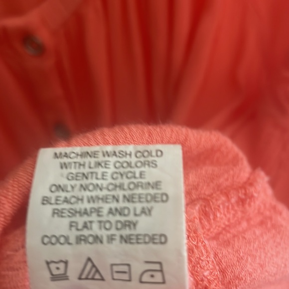 Eyeshadow ruffle bottom top - Picture 6 of 6